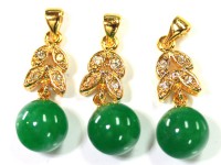 限定入荷！★繁栄・成功・健康の石として幅広い年代に定番人気★天然石/翡翠（ひすい・ジェイド・jade）ペンダントトップ/ラウンドリーフ/ラインストーン/ゴールドカラー/1個【天然石/パワーストーン】【