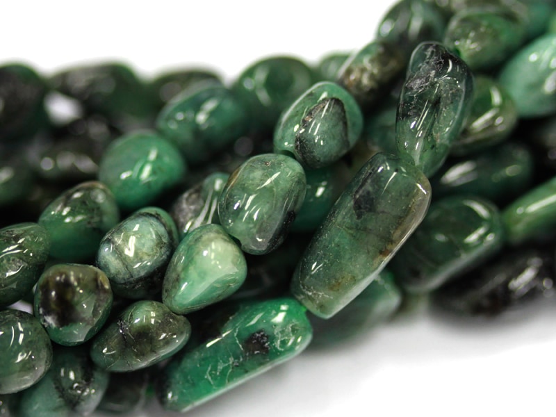 エメラルドグリーンの天然石 数量限定入荷】超希少！☆濃厚なグリーンカラー☆世界四大宝石☆天然石