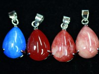 限定入荷！★繁栄・成功・健康の石として幅広い年代に定番人気★天然石/紅翡翠（ひすい・ジェイド・jade）ペンダントトップ/大粒ドロップ/シルバーカラー/1個【天然石/パワーストーン】【アメリカツーソン