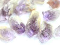 超希少★美しい紫のファントム★天然原石さざれチップ/南アフリカ産アメジストファントムクォーツ（Amethyst/Phantom quartz/紫水晶/山入り水晶/幻影水晶）/100gパック/1袋【アメ