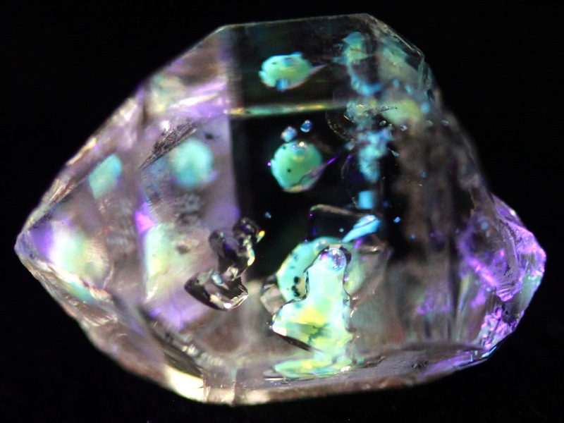 1点物】超希少！☆激レア！石油を内包した神秘の水晶☆蛍光発色 