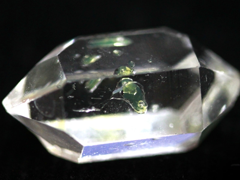 1点物】超希少！☆激レア！石油を内包した神秘の水晶☆蛍光発色