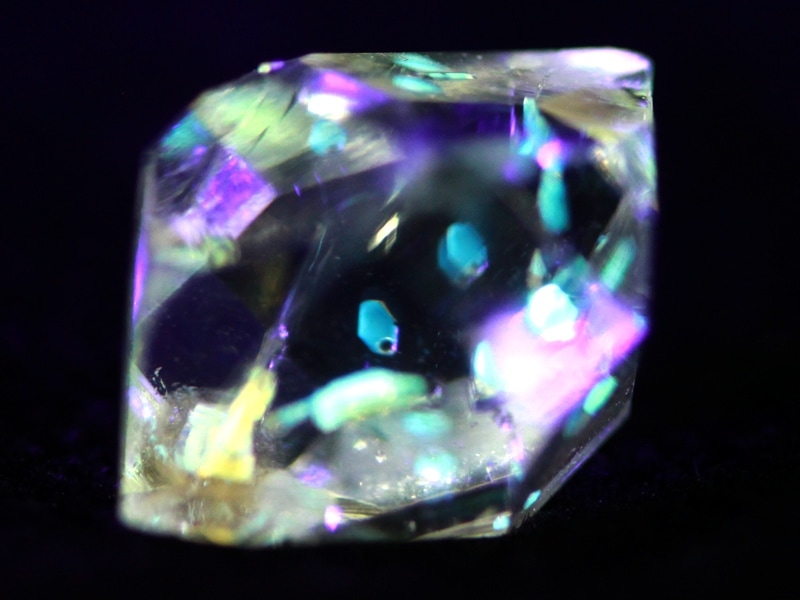 1点物】超希少！☆激レア！石油を内包した神秘の水晶☆蛍光発色
