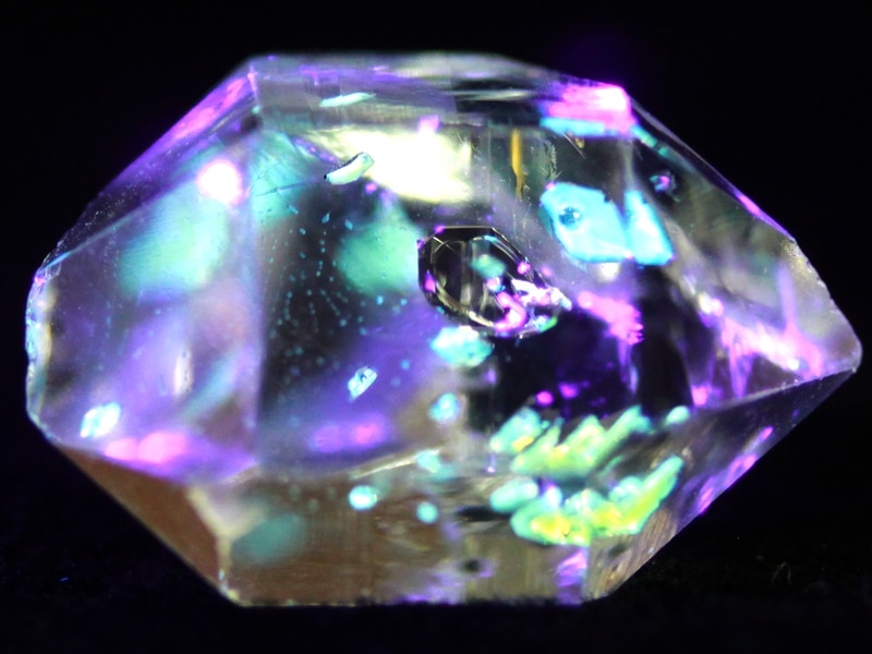 1点物】超希少！☆激レア！石油を内包した神秘の水晶☆蛍光発色