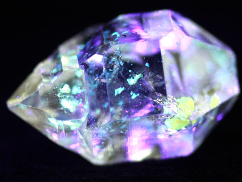 1点物】超希少！☆激レア！石油を内包した神秘の水晶☆蛍光発色