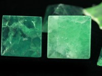 数量限定！★神秘のパワー！★天然石ピラミッド/置物・インテリア/グリーンフローライト/Mサイズ/幅約25-29mm【ネコポス不可】【アメリカツーソン・香港展示会・世界各地出展品買い付け】|フローライト