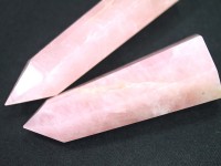 限定入荷！発色の良い人気のピンクカラー★良質マダガスカル産★天然原石/マダガスカル産ディープローズクォーツ六角柱ポイント/101〜150g/1個【ネコポス不可】【アメリカツーソン・香港展示会・世界各地