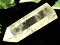 【限定入荷！】1点物★3A/透明度◎輝くレインボー★希少なマニフェスト水晶(クォーツインクォーツ)★良質マダガスカル産★天然原石/マダガスカル透明水晶六角柱/スモーキータイプ/約77g/1個【ネコポス