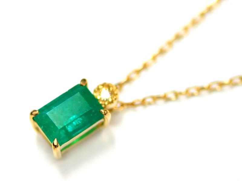 K18 天然石エメラルド ペンダントトップ　オーバル　18金 K18 天然石エメラルド ペンダントトップ オーバル 18金 高品質＆高発色