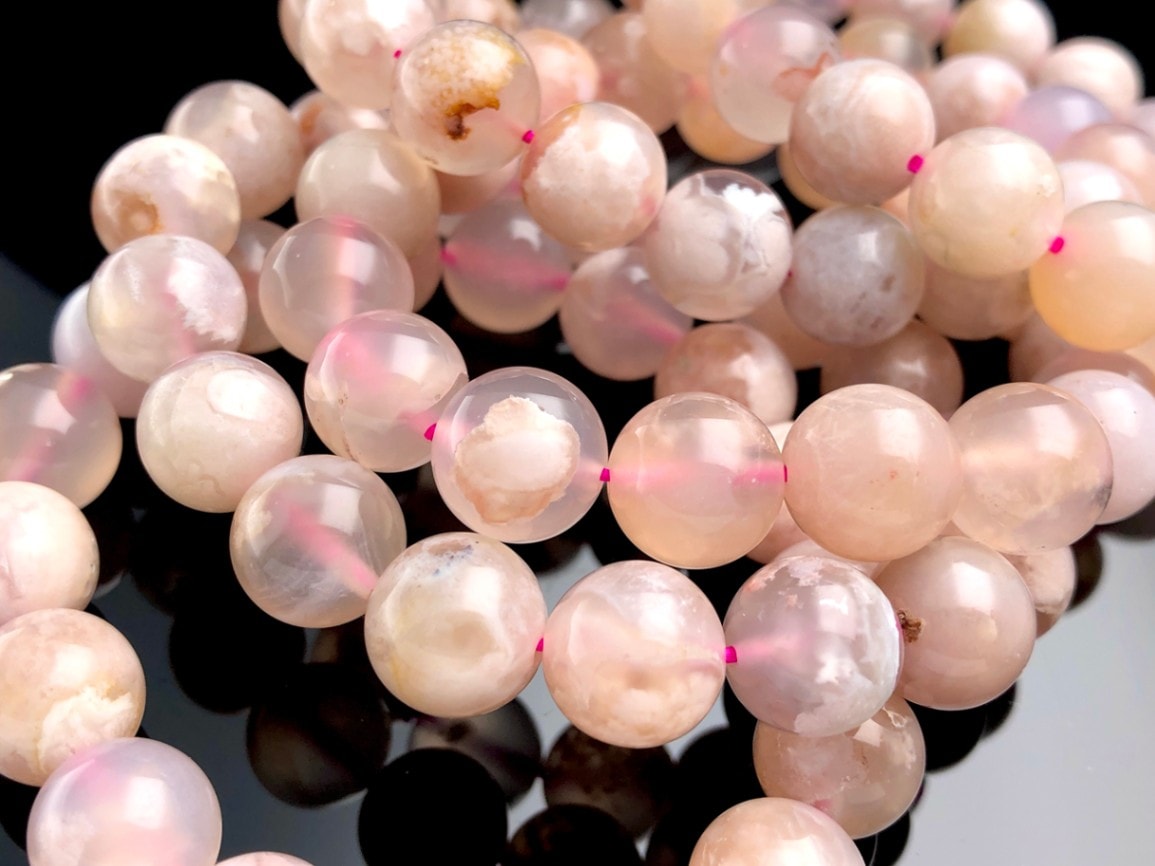 可愛い桜の花びら！☆人気のレアストーン☆桜模様の内包物☆天然石