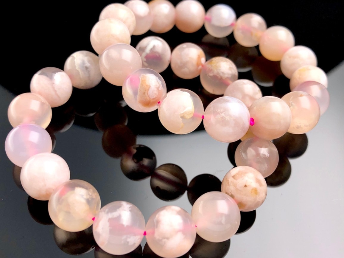 可愛い桜の花びら！☆人気のレアストーン☆桜模様の内包物☆天然石