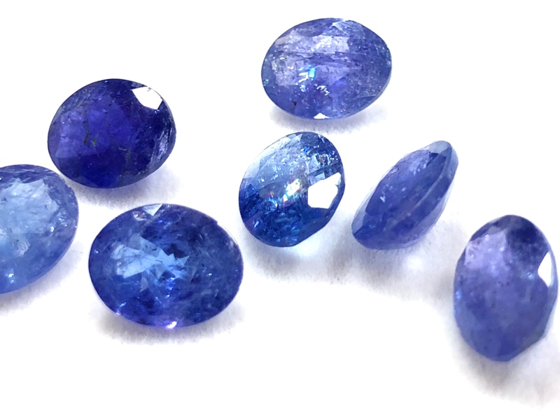 光によって色を変える幻想的な石☆チェンジカラー☆宝石ルース