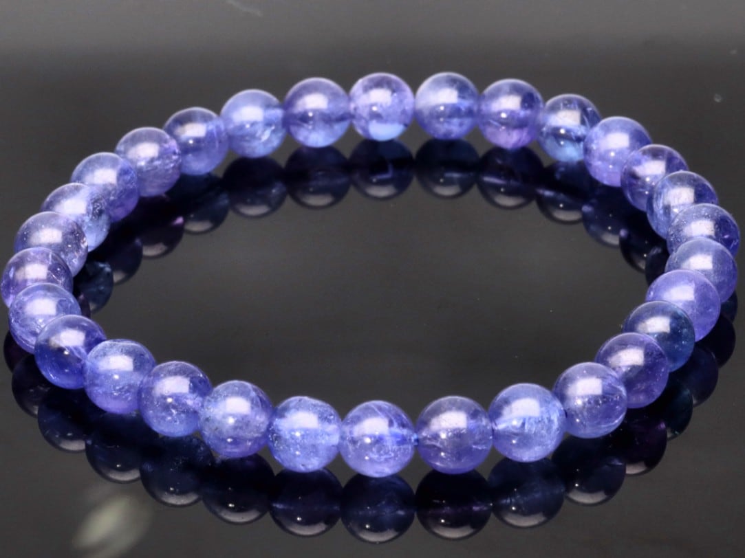 1点物☆光によって色を変える幻想的な石☆天然石ブレスレット 