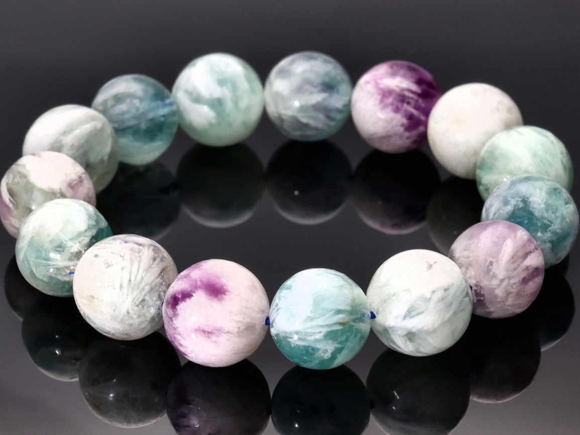 たっぷり天使の羽！☆天然石ブレスレット/エンジェルフェザーフロー