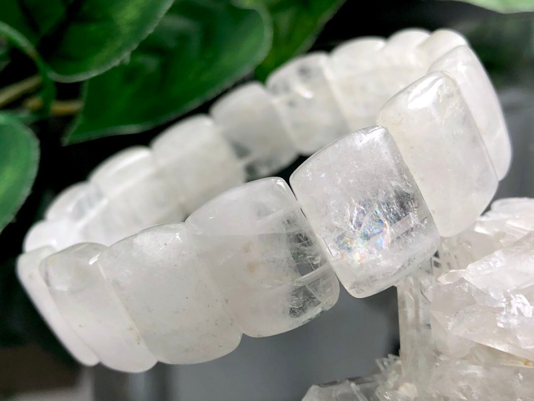 優しい乳白色☆天然石ブレスレット/四川省産/水晶バングル(cristal