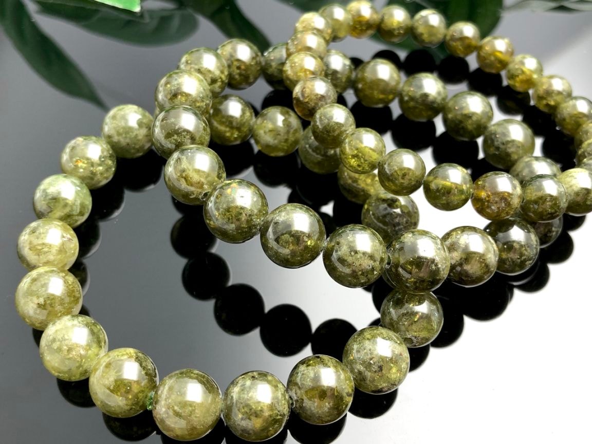 濃厚で深い緑色☆天然石ブレスレット/グリーンガーネット