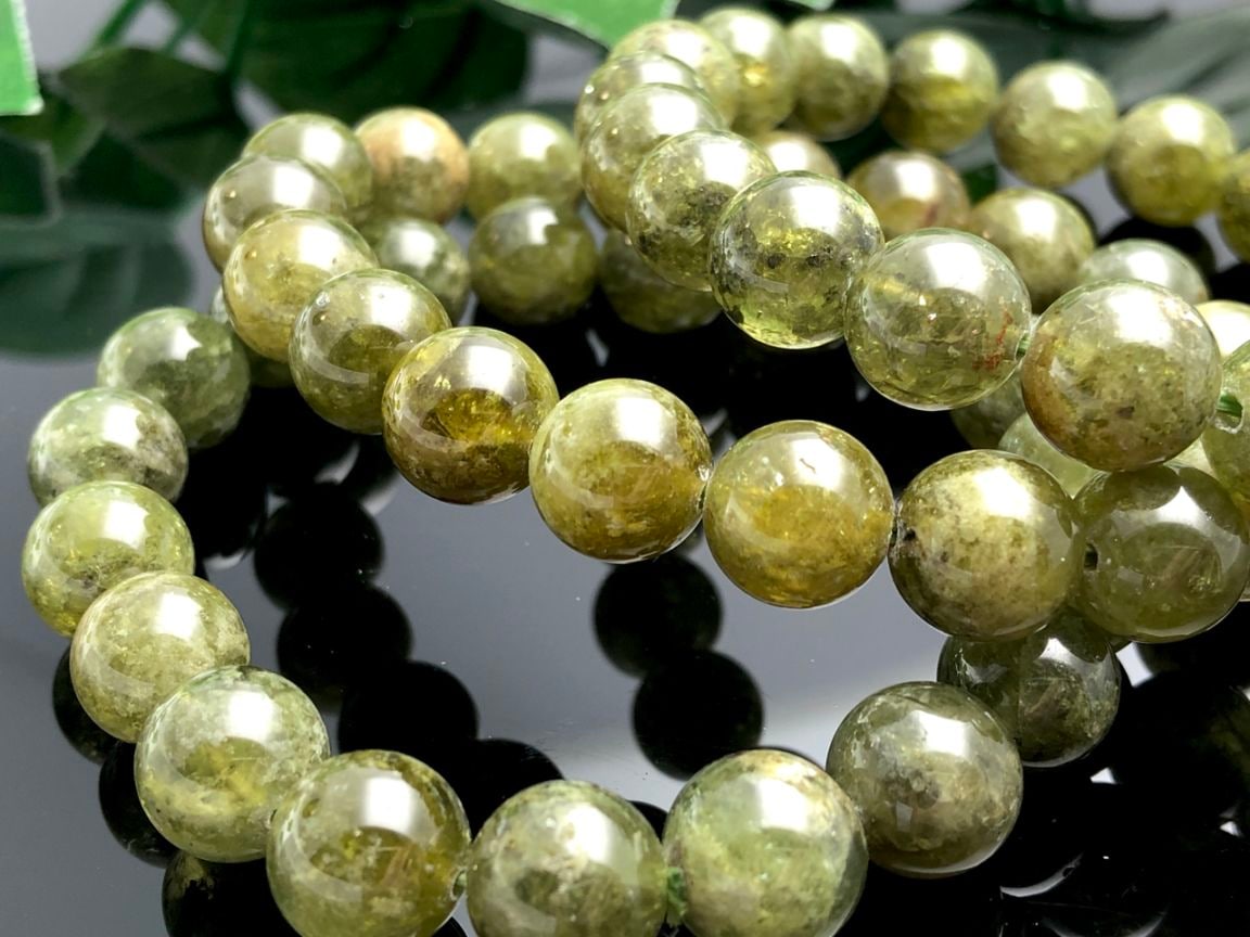 濃厚で深い緑色☆天然石ブレスレット/グリーンガーネット