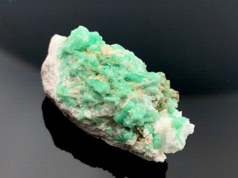 エメラルド onクォーツ クラスター 緑柱石 結晶 原石 標本 約30ct