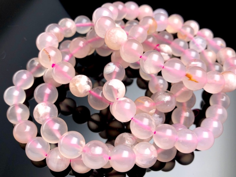 可愛い桜の花びら！☆人気のレアストーン☆桜模様の内包物☆天然石 