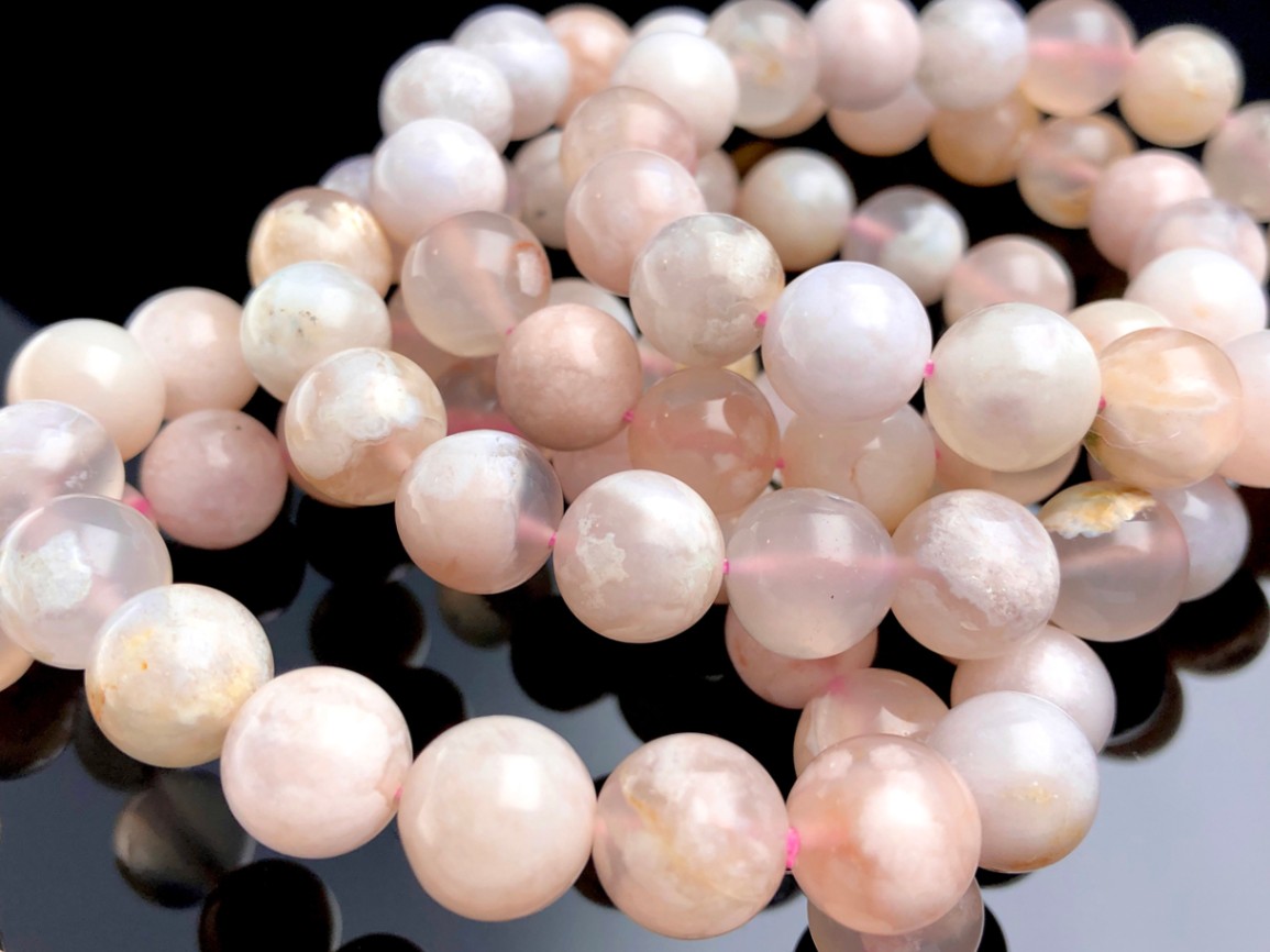 可愛い桜の花びら！☆人気のレアストーン☆桜模様の内包物☆天然石