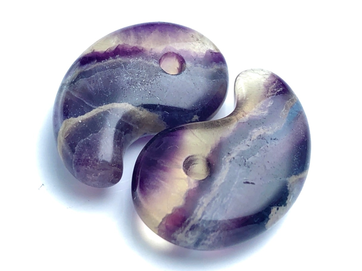 天然石/勾玉（まがたま）/レインボーフローライト（fluorite,蛍