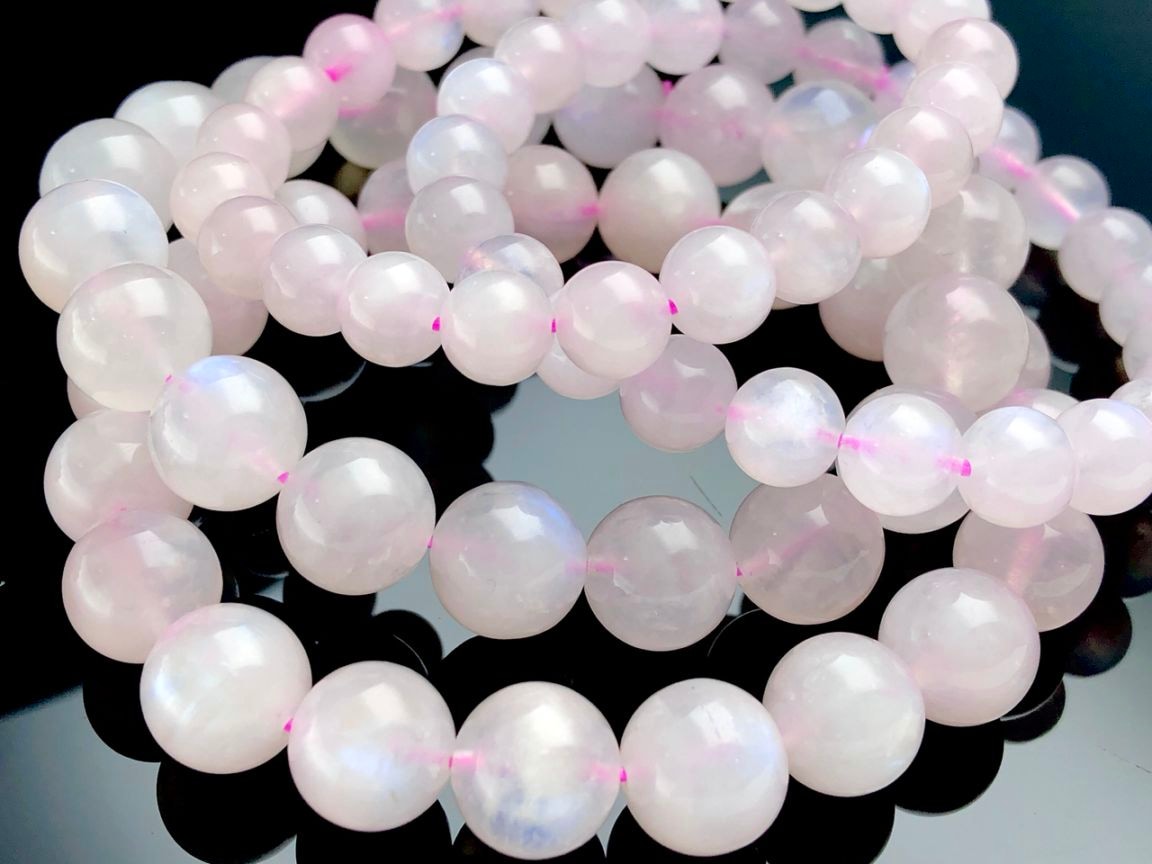 優しいホワイトピンクカラー☆マダガスカル産☆天然石ブレスレット