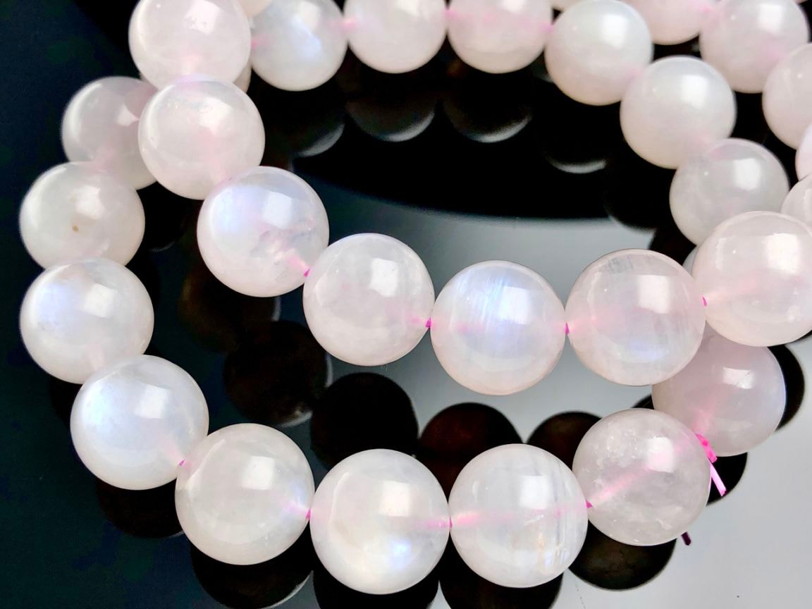 優しいホワイトピンクカラー☆マダガスカル産☆天然石ブレスレット