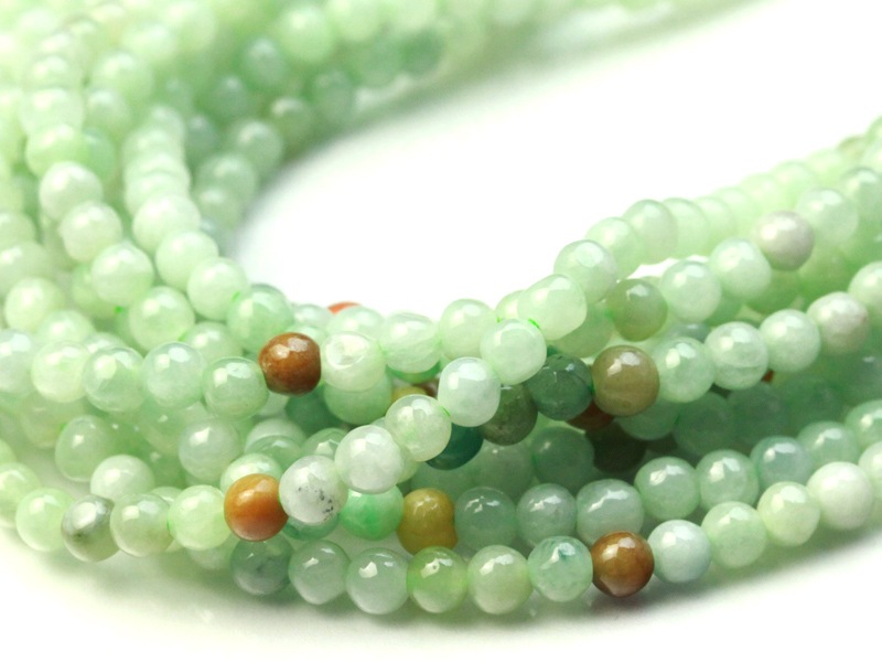 緑石 翡翠 等 アクセサリー　大量まとめ売る 緑石 翡翠 等 アクセサリー 大量まとめ売る