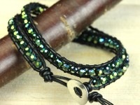 【初回生産分限定価格】2連巻きレザーラップブレス/ガラスビーズ/メタリックグリーン/4mm|ガラス・プラスチック製品