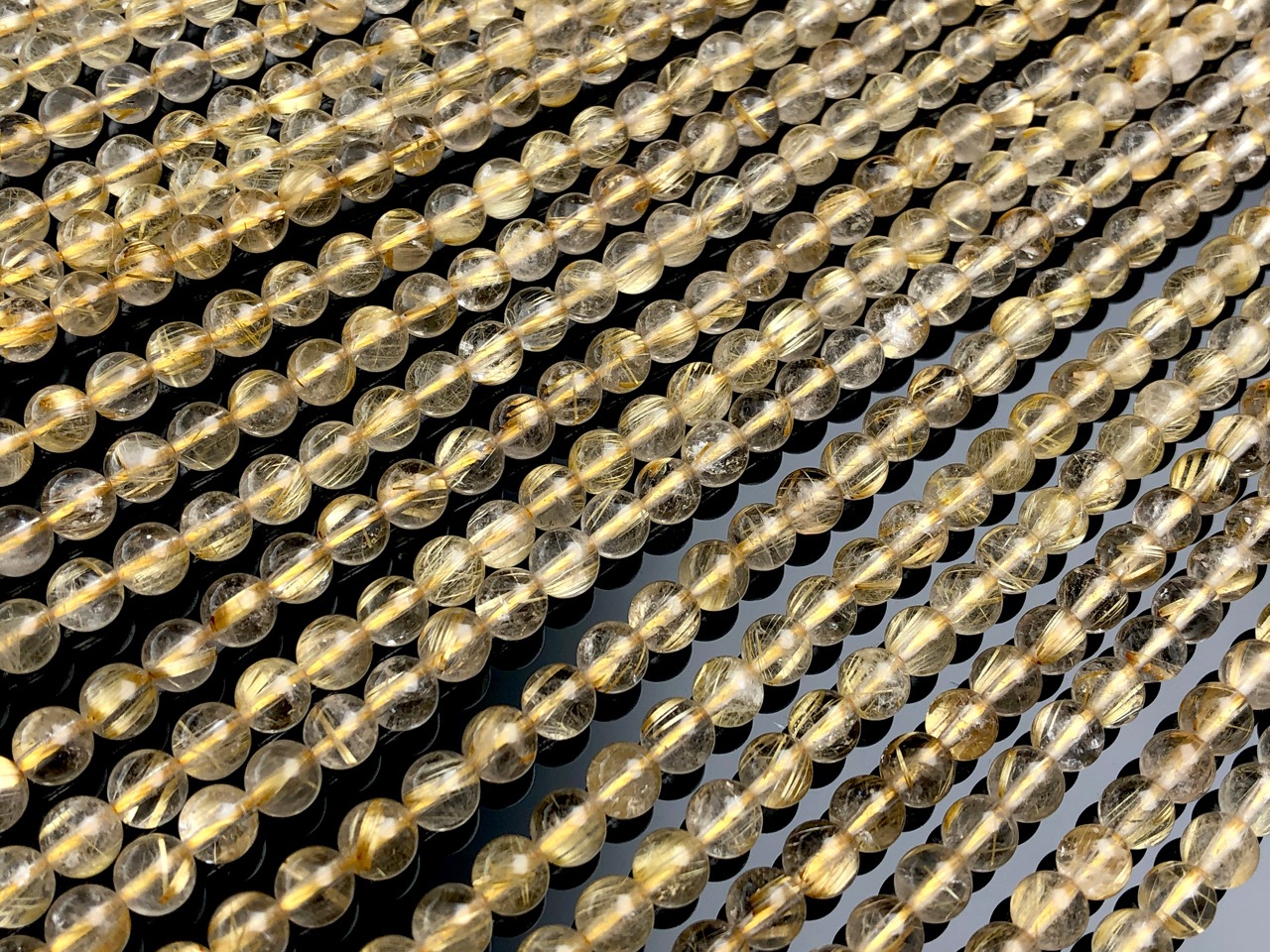 びっしり金針☆金運を司る人気石☆天然石ビーズ/ゴールドルチル  