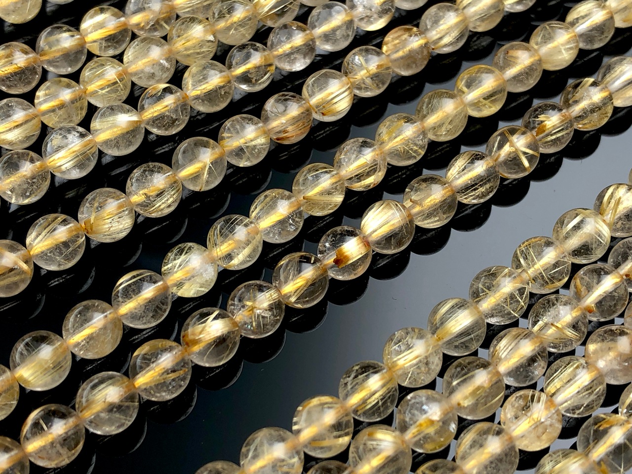 びっしり金針☆金運を司る人気石☆天然石ビーズ/ゴールドルチル  