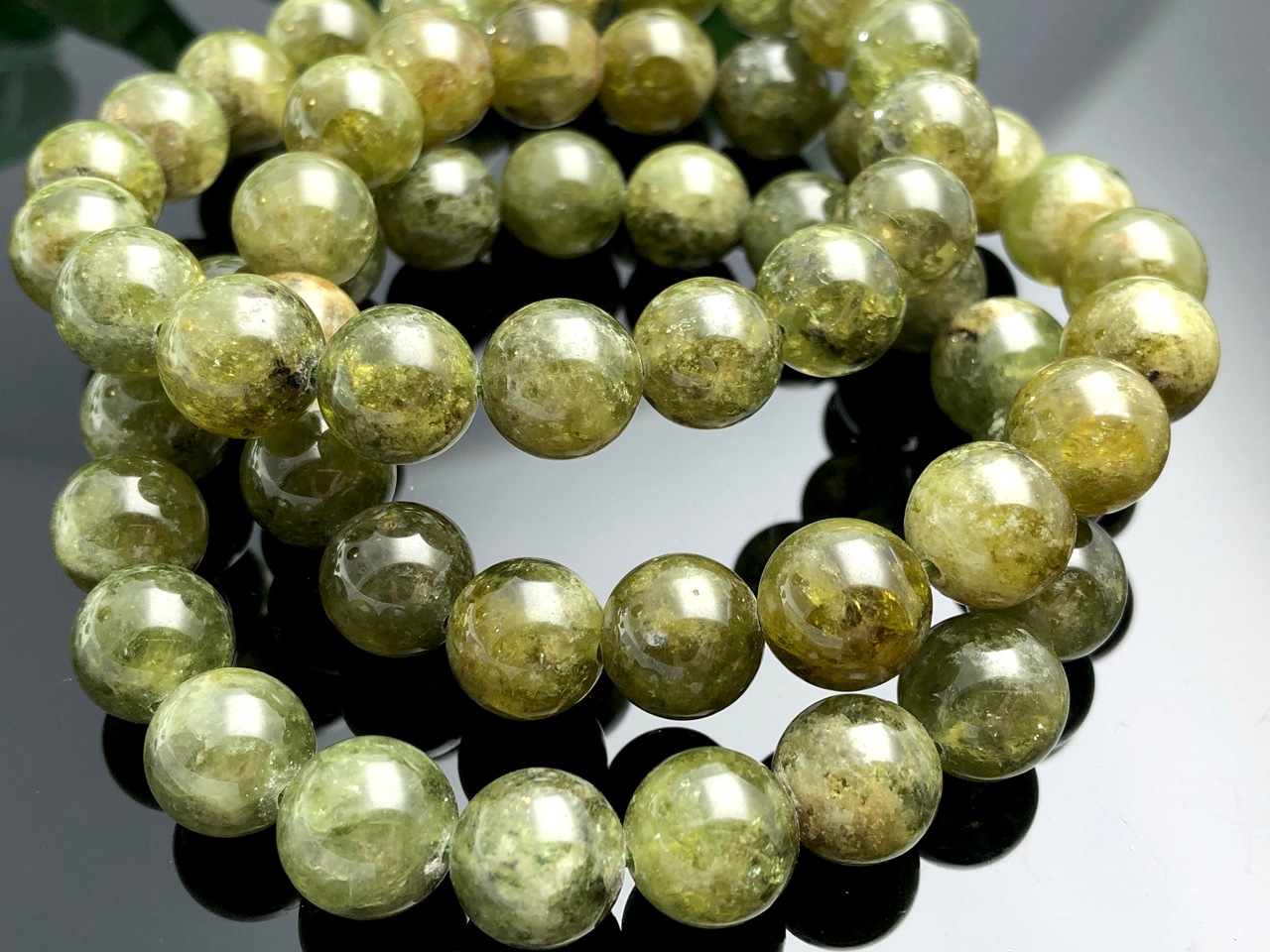 濃厚で深い緑色☆天然石ブレスレット/グリーンガーネット