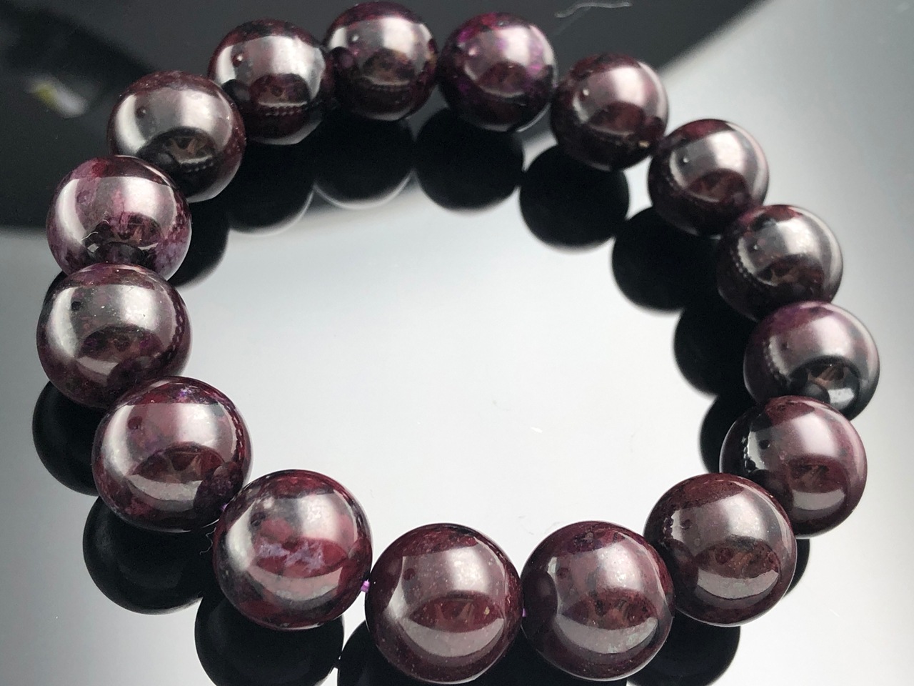 世界一のヒーリングストーン　ピンクスギライト10mm 内径17cm 世界一のヒーリングストーンピンクスギライト10mm 内径17cm