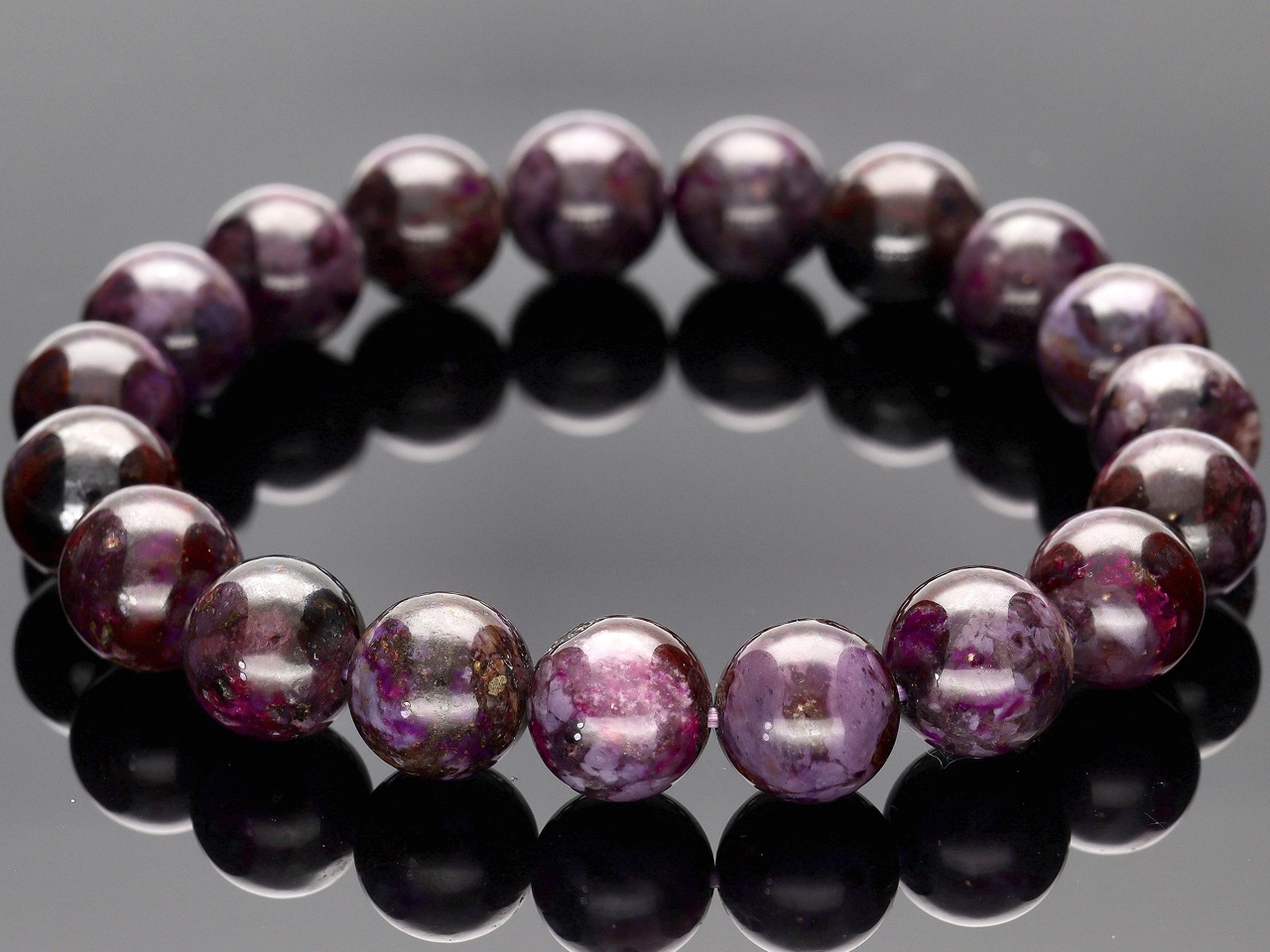 杉石　スギライト　Sugilite 南アN’chwaning Ⅲ鉱山産　鉱物標本 スギライト（杉石）Sugilite ｜石の販売専門店【vec stone club】