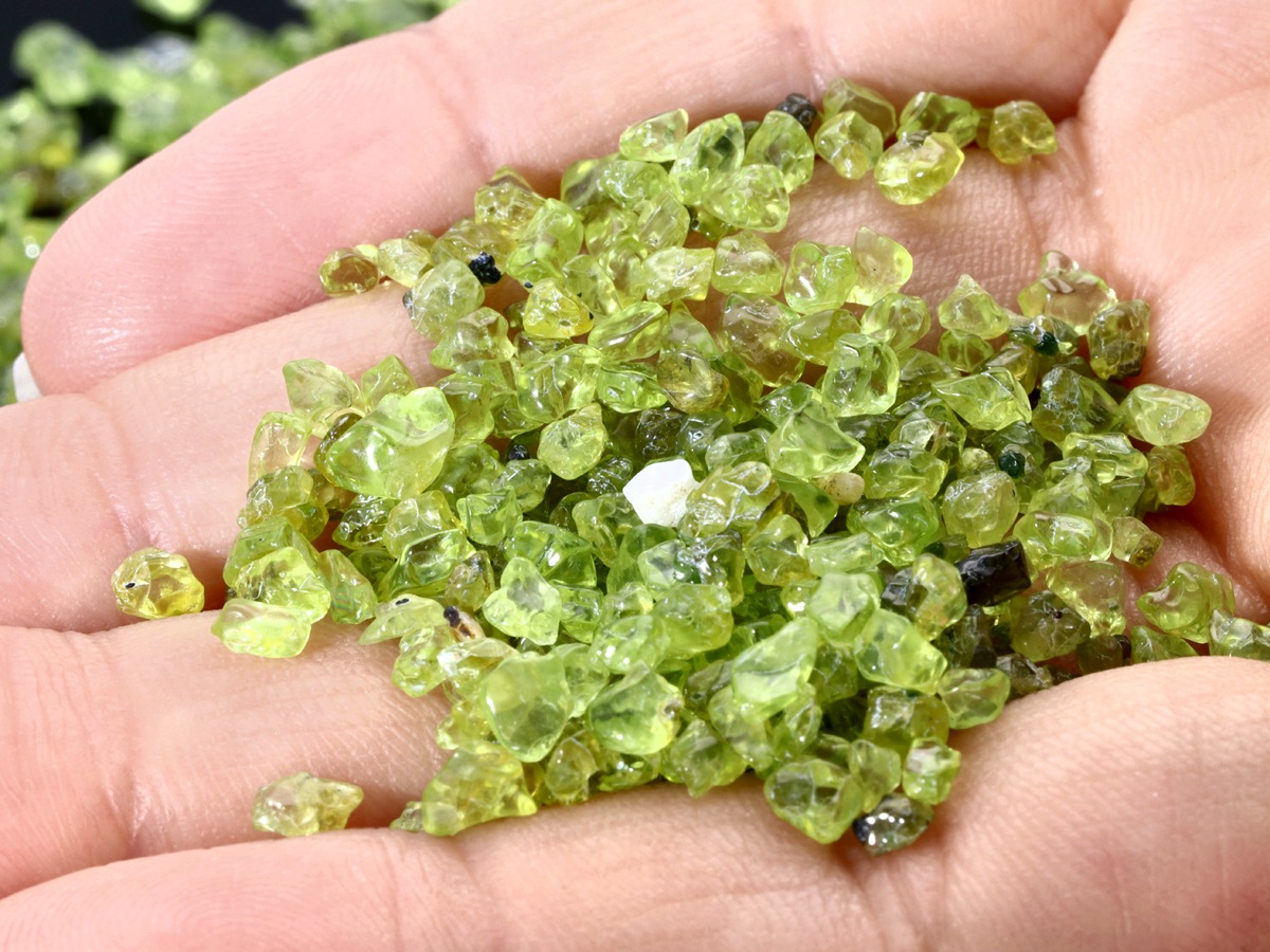 明るいグリーンカラーが人気のペリドット☆天然石さざれチップ 