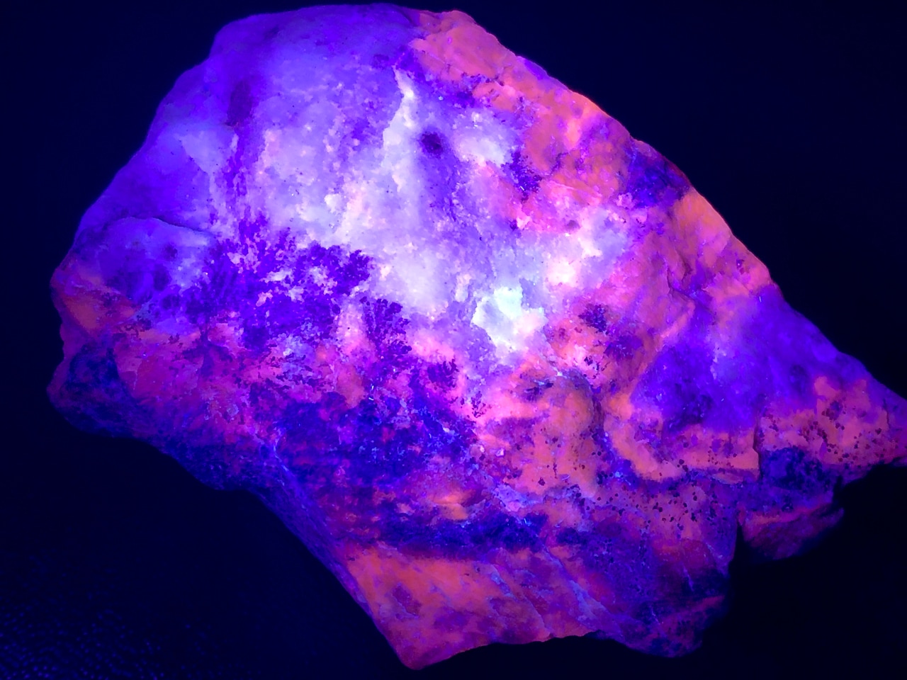 1点物】希少石☆蛍光タイプ☆アフガニスタン産☆天然原石/アフガナイト