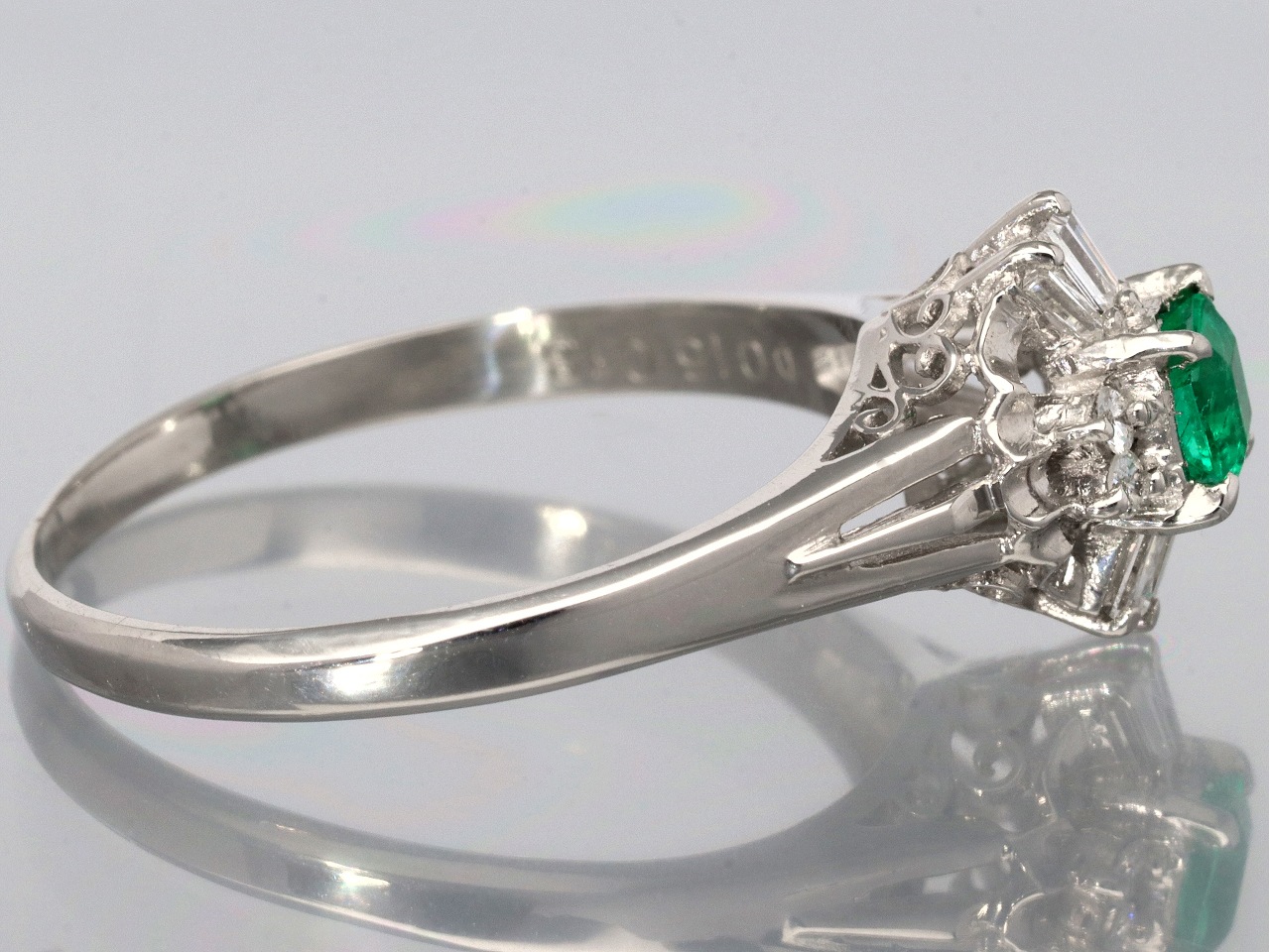 1点物】鑑別書付き☆世界四大宝石☆Pt900☆0.18ct☆エメラルドカット 
