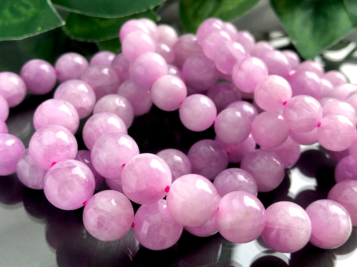 美発色◎ライラックピンク☆タンザニア産☆/天然石ブレスレット