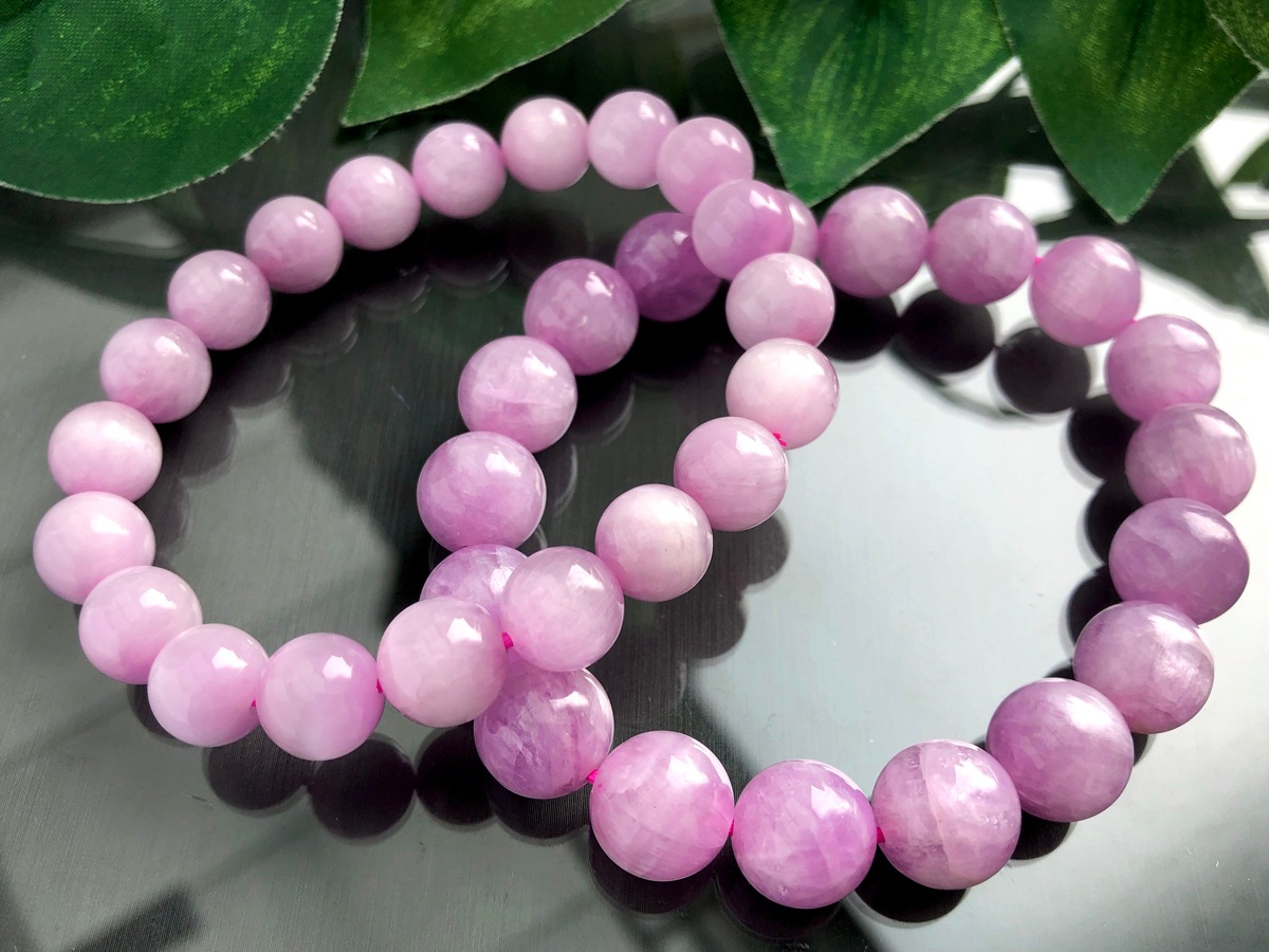 美発色◎ライラックピンク☆タンザニア産☆/天然石ブレスレット