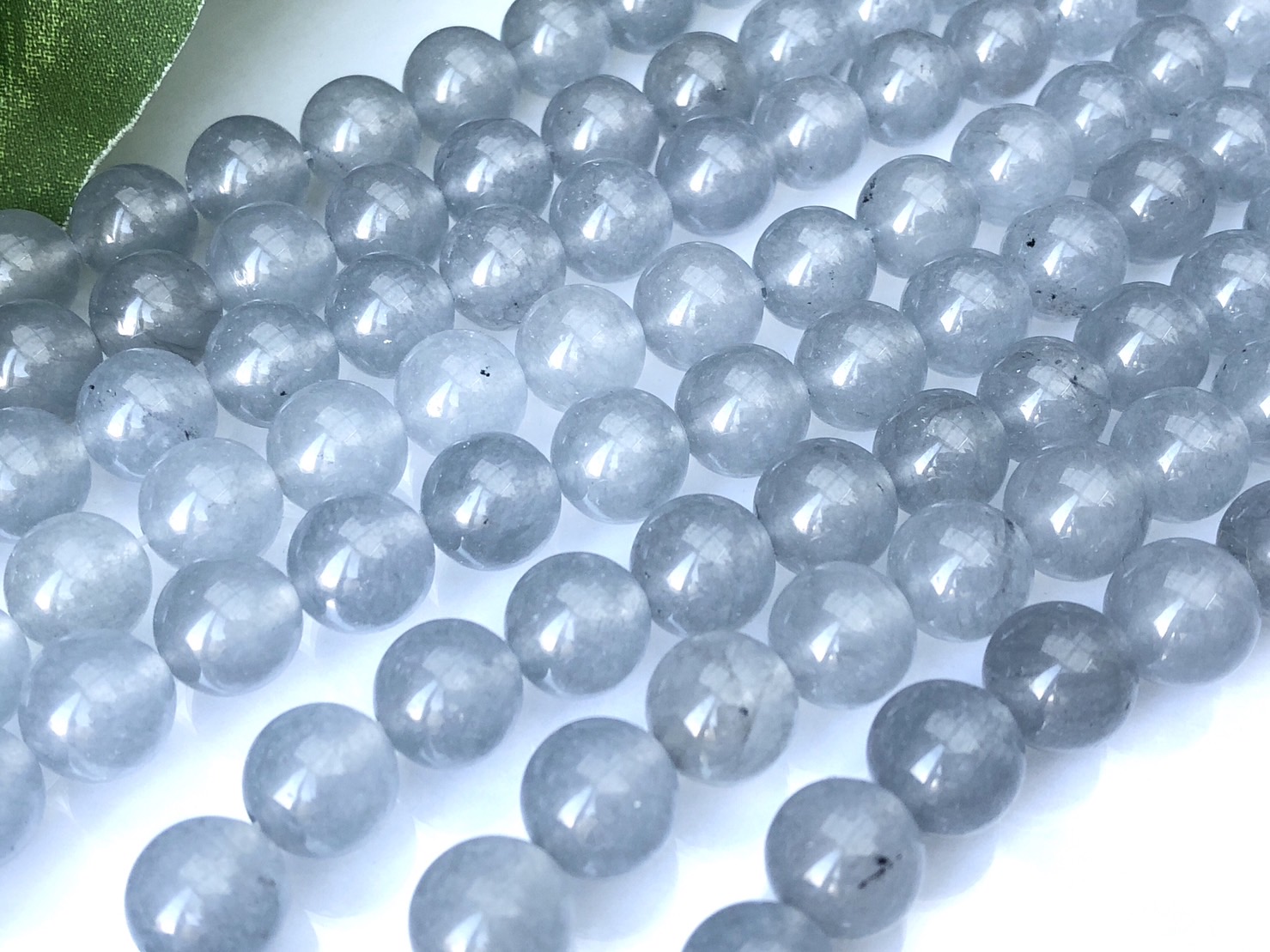 人気！☆鮮やかでカラフル☆天然石ビーズ/シルバーグレージェイド/約