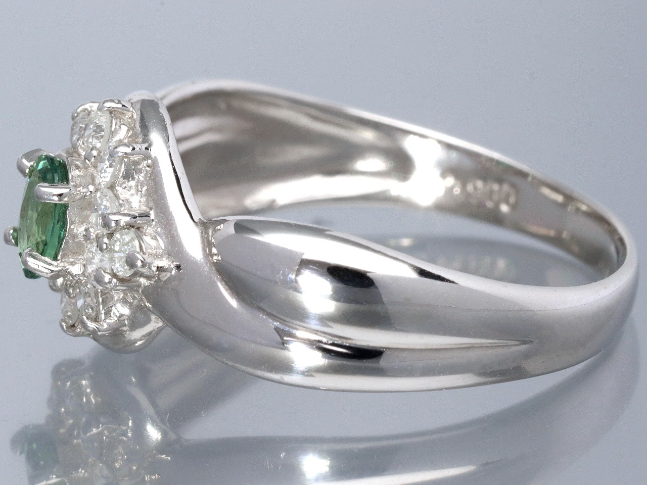 1点物】鑑別書付き☆世界四大宝石☆Pt900☆0.19ct☆オーバルミックス  