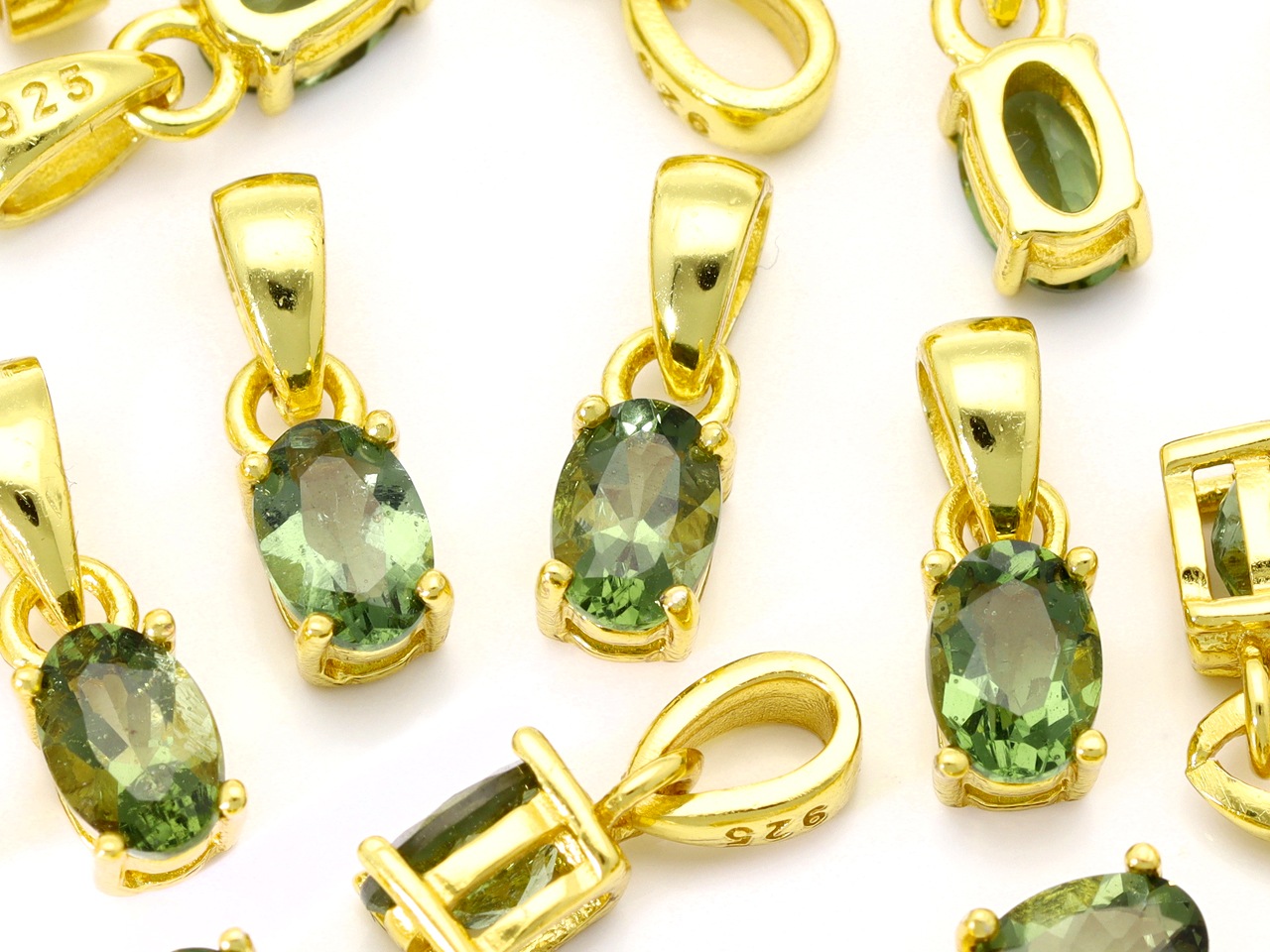 超希少！究極のレア石！☆高品質☆神秘の石☆チェコ共和国産☆sv925  