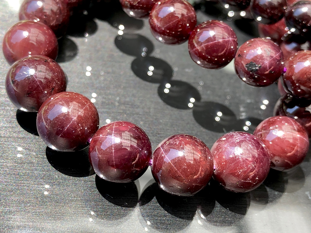 美しいスター入り☆落ち着きのある深い赤☆努力を実らせる石☆天然石