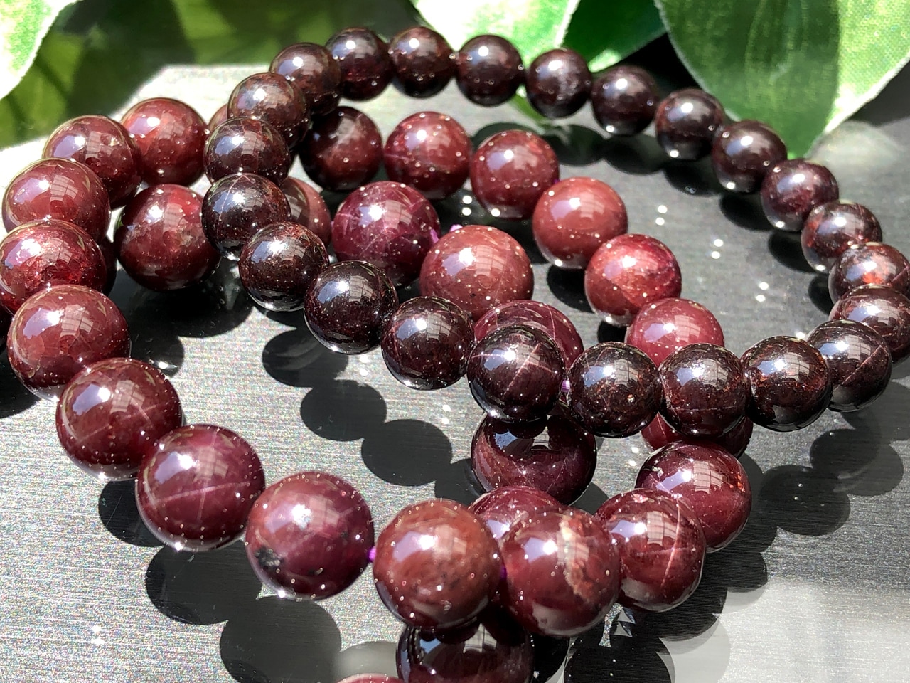 美しいスター入り☆落ち着きのある深い赤☆努力を実らせる石☆天然石