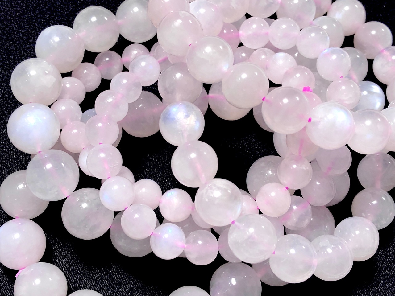 優しいホワイトピンクカラー☆マダガスカル産☆天然石ブレスレット