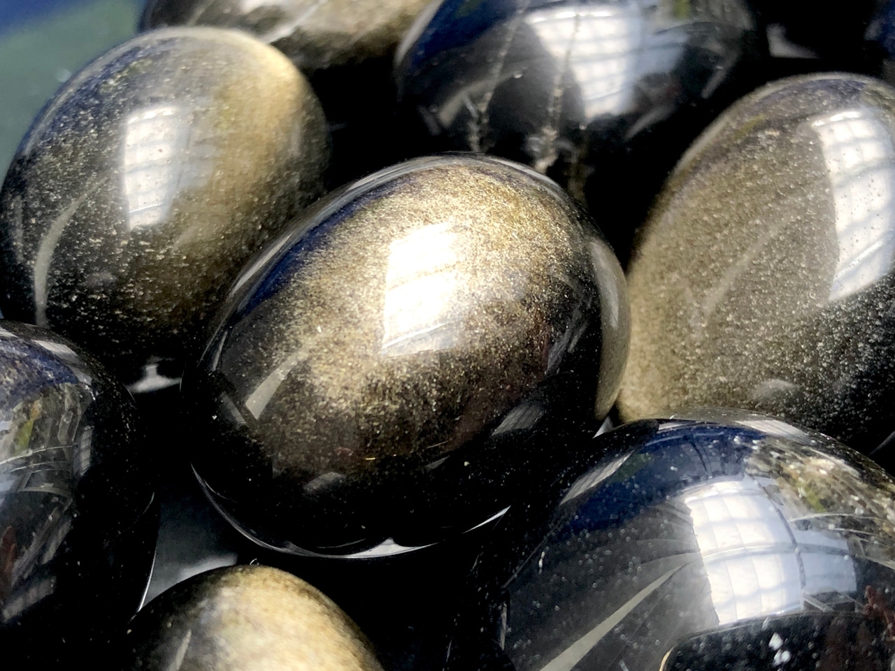 超貴重ブラックパワー置物