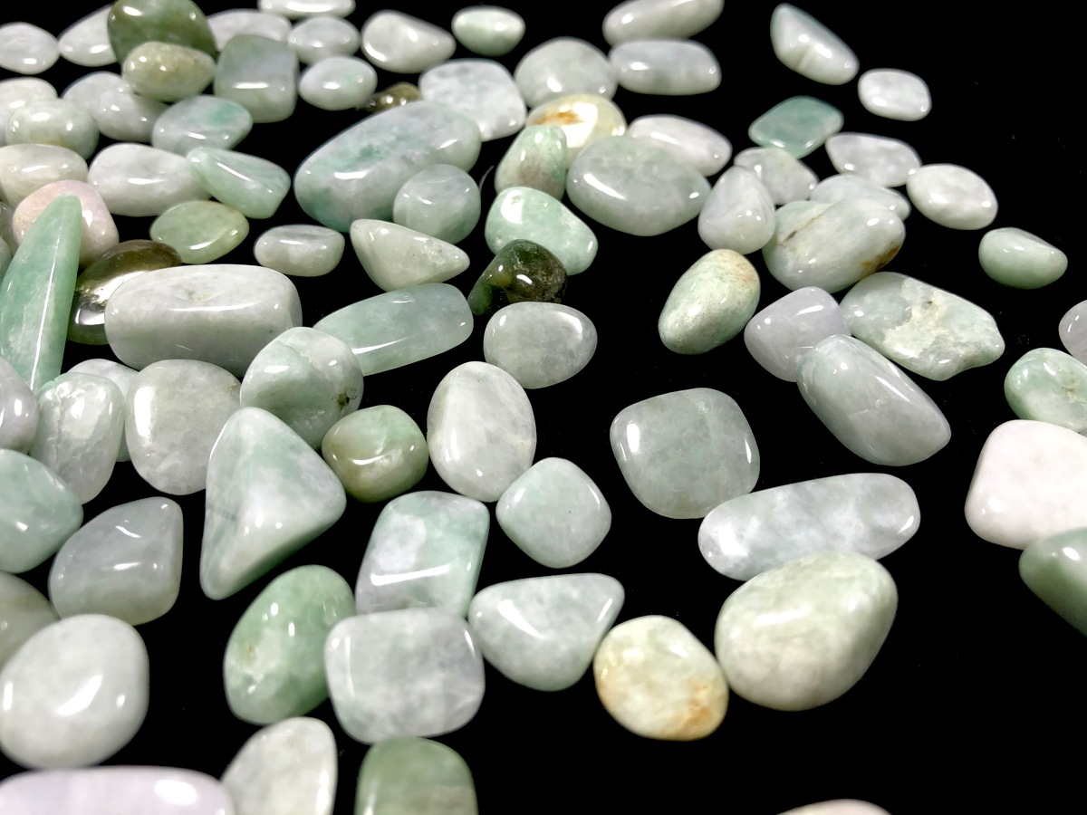 限定入荷☆艶々発色☆天然石さざれチップ/翡翠（ひすい・ヒスイ
