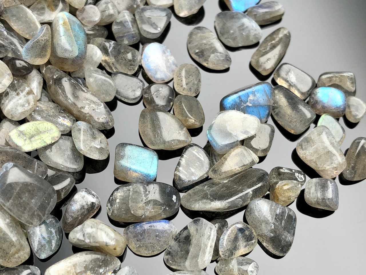 ���̸������١�������ξ����֥�ɥ�å��󥹡�ŷ���Ф�������å�/��֥�ɥ饤�ȡ�Labradorite/�⳥Ĺ�С�/L������/1kg/γ��������5-15mm��ŷ����/�ѥ���ȡ���ۡڥ���ꥫ�ġ����󡦹��Ÿ�����������Ͻ�Ÿ���㤤�դ���