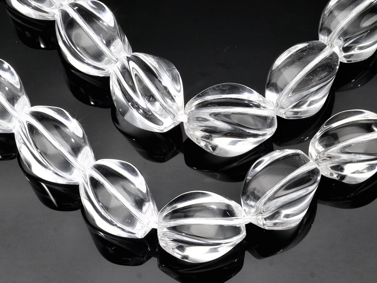 キラキラの輝き☆美しいカット☆5A/天然石ビーズ/水晶/ツイストライス  