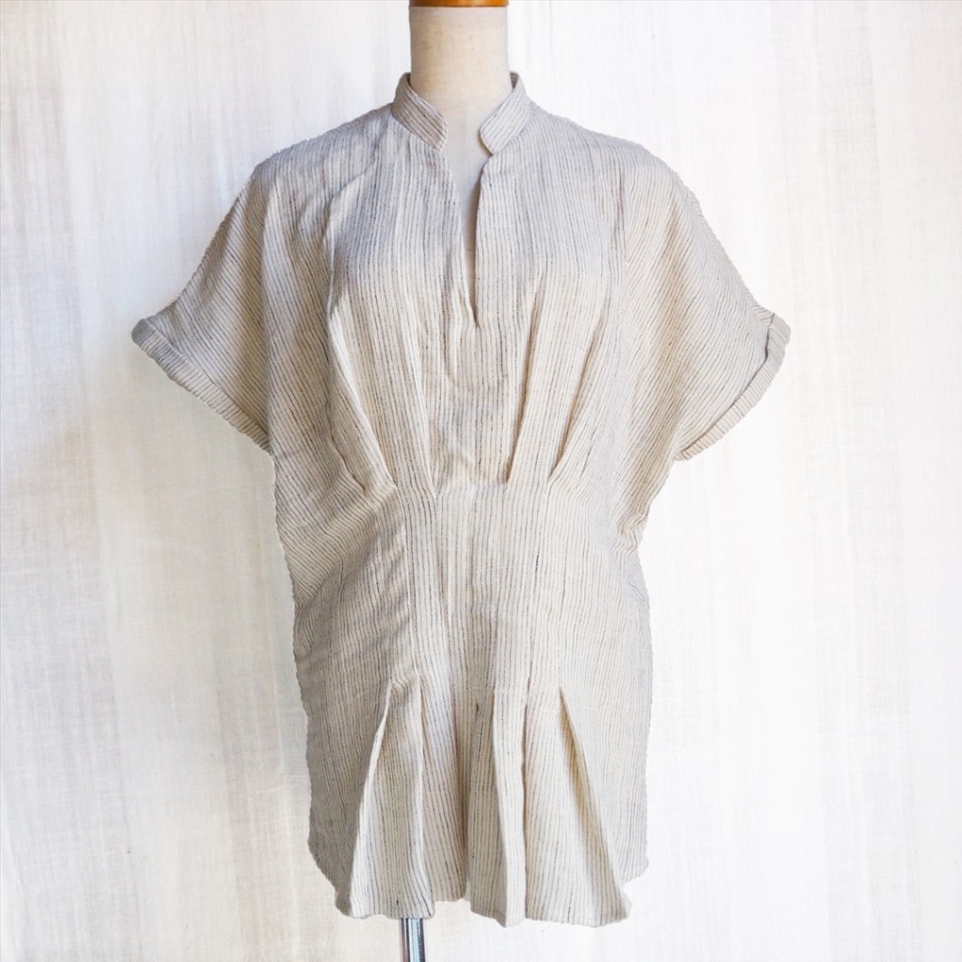 キーネックブラウス